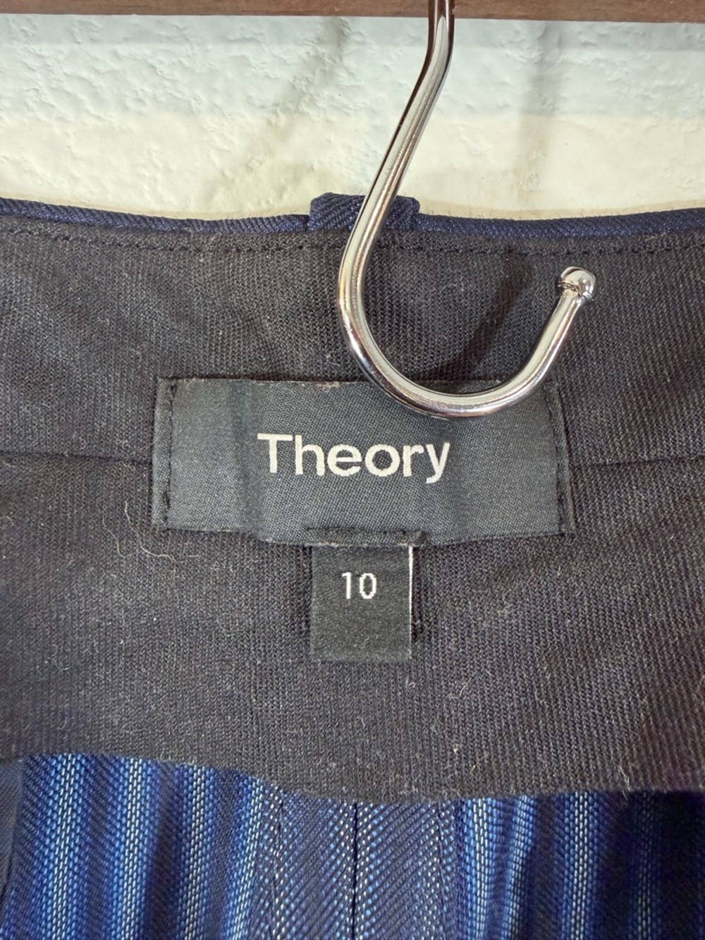 Theory Pleated Wide Leg Wool Trouser Size 10 Navy Blue Stripe Cuffed Minimalist - Picture 7 of 10